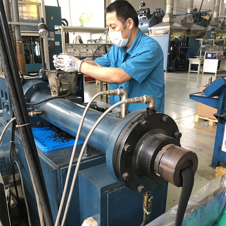 橡膠擠出機IMG_4446_副本 (2).jpg